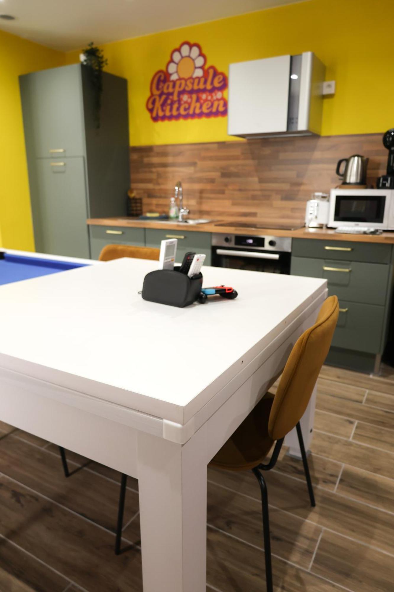 Capsule Groovy-Jacuzzi-Sauna-Billard-Netflix- Nintendo Switch & Jeux 몽스 외부 사진