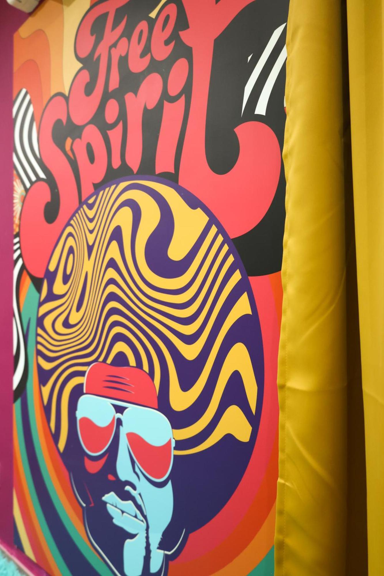 Capsule Groovy-Jacuzzi-Sauna-Billard-Netflix- Nintendo Switch & Jeux 몽스 외부 사진